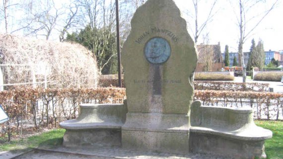 monument for Johan Mantzius