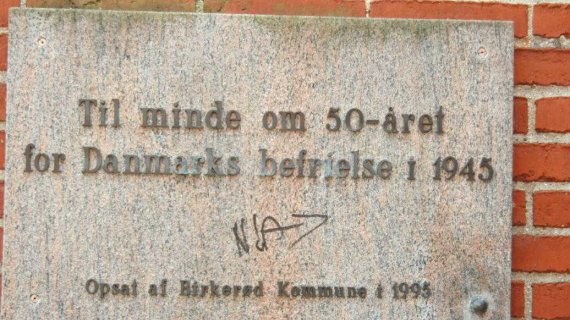 mindetavle for Danmarks befrielse 1945