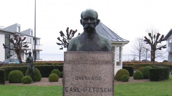 Carl Ottosen buste