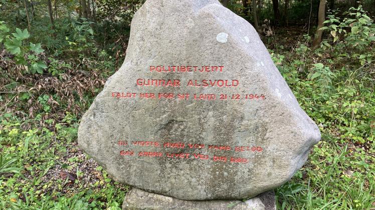 Gunnar Alsvold, mindesten, Rude skov monument