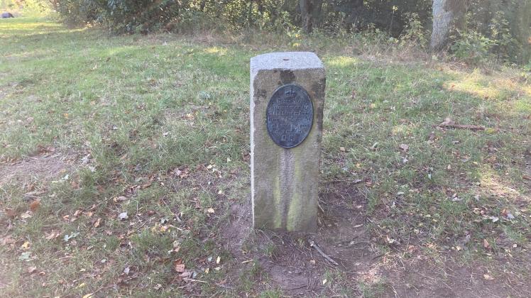 Postamentsten ved Høje Sandbjerg monument