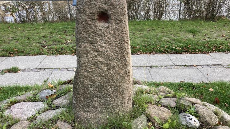 Kvartmilestenen, Skodsborg Strandvej monument