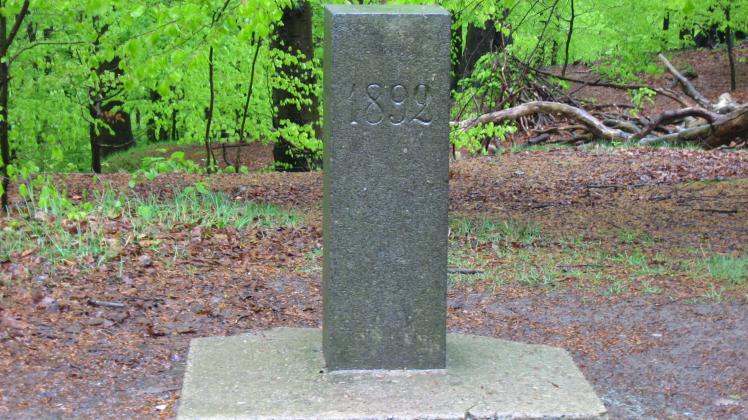 Postamentsten ved Maglebjerg monument