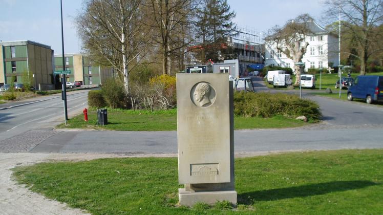 J.P.E Hartmann mindesten monument