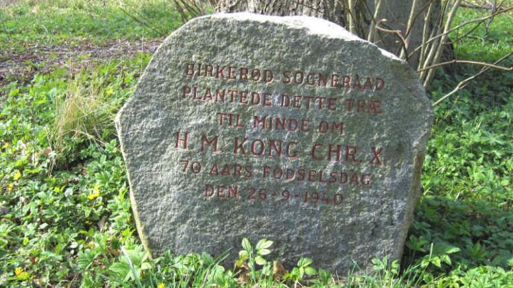 Chr. X's 70 års fødselsdag monument