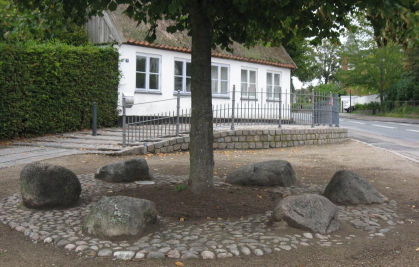 Bystævnet i Øverød, Øverødvej monument