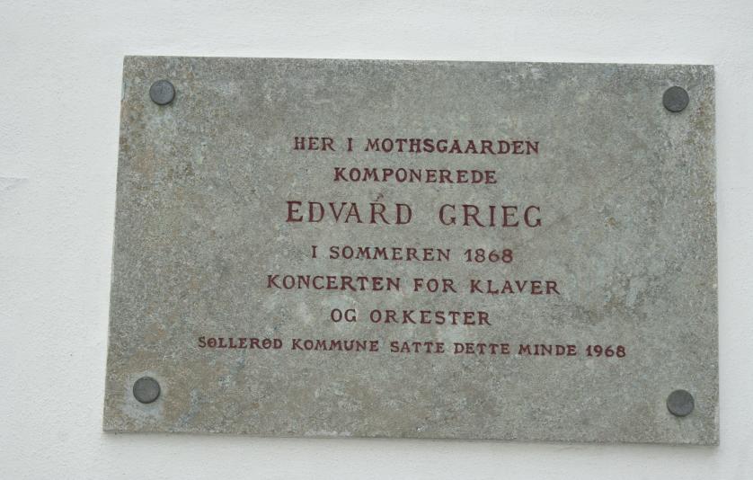 Edvard Griegs mindeplade monument