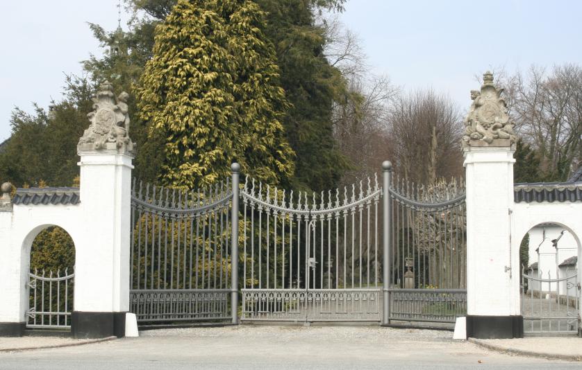 Gitterporten til Søllerød Slot, Søllerødvej monument