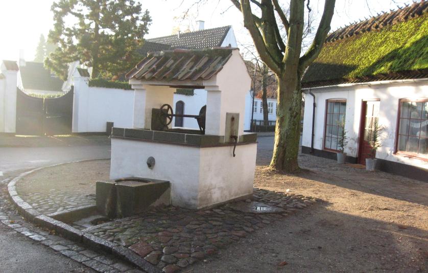 Søllerød Bybrønd ved Søllerød Gadekær monument